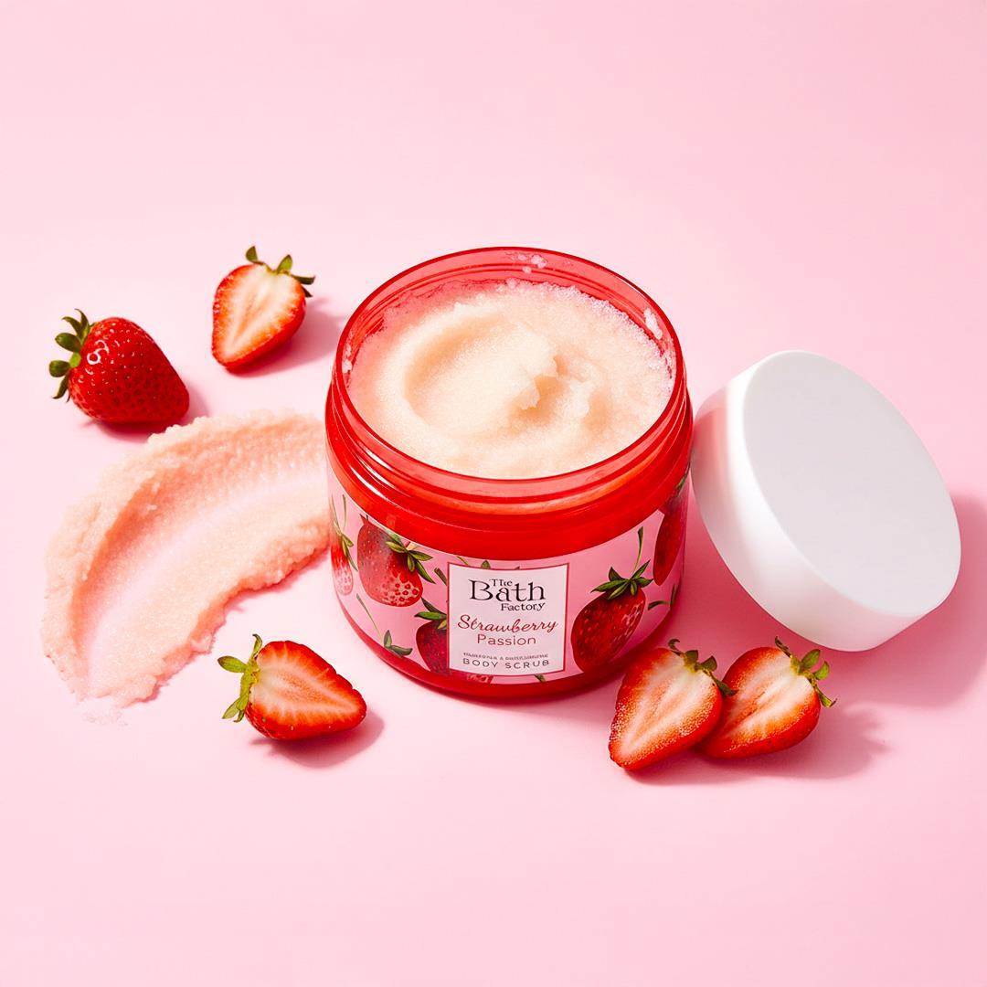The Bath Factory Strawberry Passion Duş Jeli + Vücut Peelingi + Köpük Sabun