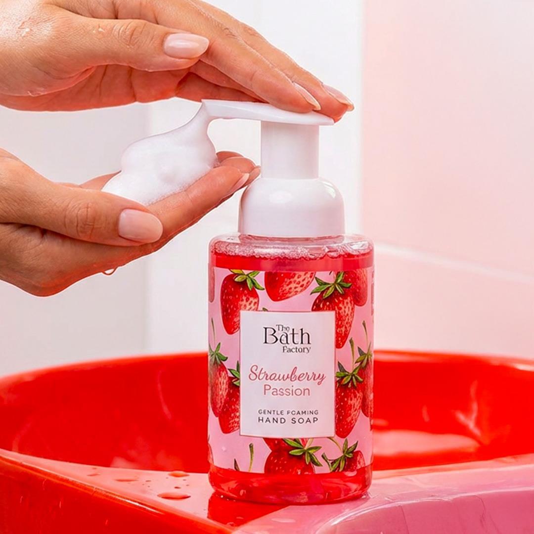 The Bath Factory Nemlendirici Çilekli Köpük Sabun 300 ML