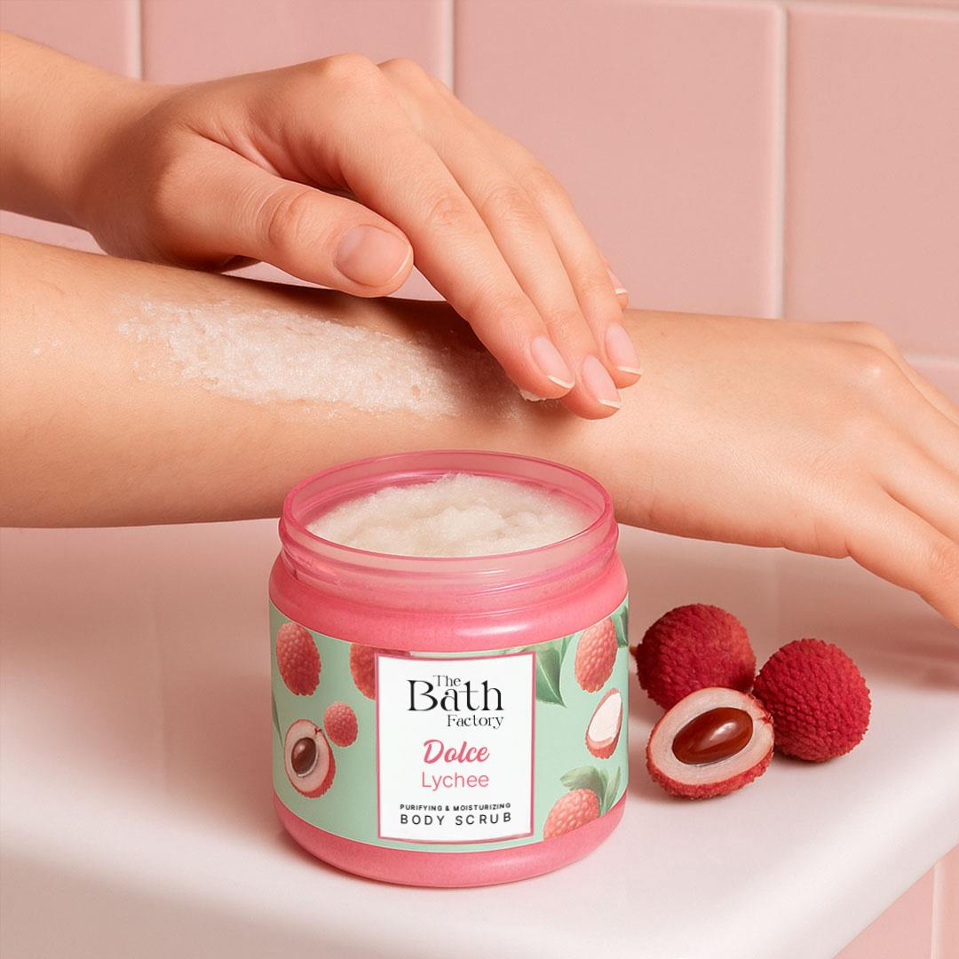 The Bath Factory Besleyici Arındırıcı Nemlendirici Liçi Aromalı Vücut Peelingi 300 GR