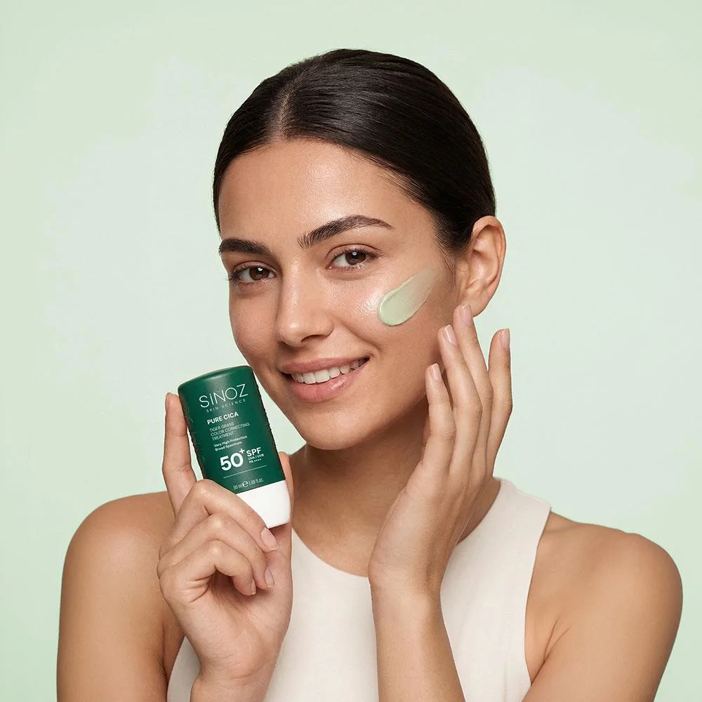 Sinoz Pure Cica Tiger Grass Anında Ton Eşitleyici Sıvı Güneş Kremi SPF50+ Mineral Güneş Filtreleri 50 ml	